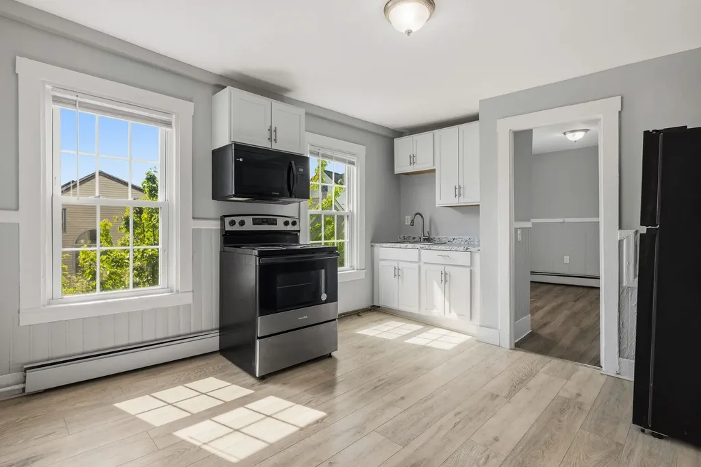 9 Central Street Newmarket NH 03857