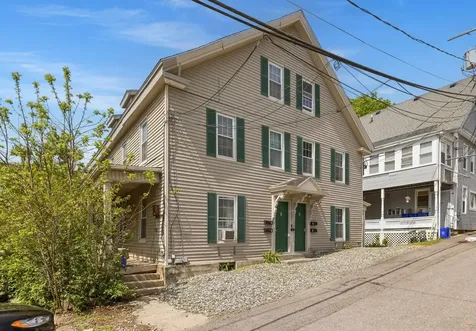 9 Central Street Newmarket NH 03857