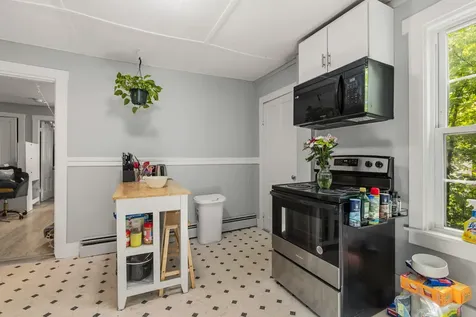 9 Central Street Newmarket NH 03857