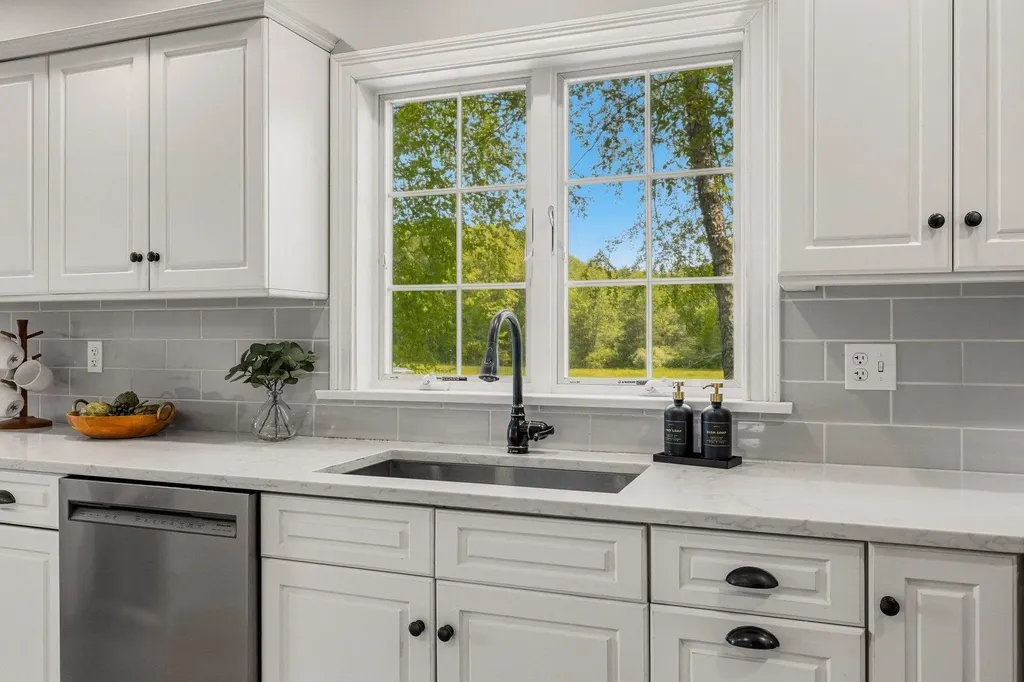 21 Willowbrook Avenue Greenland NH 03840