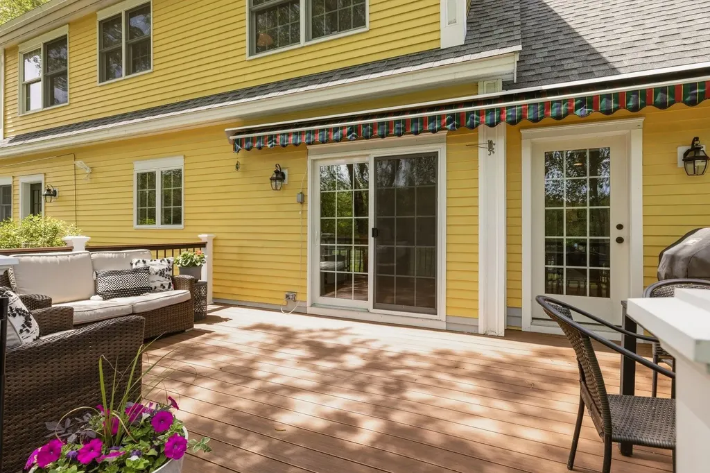 21 Willowbrook Avenue Greenland NH 03840