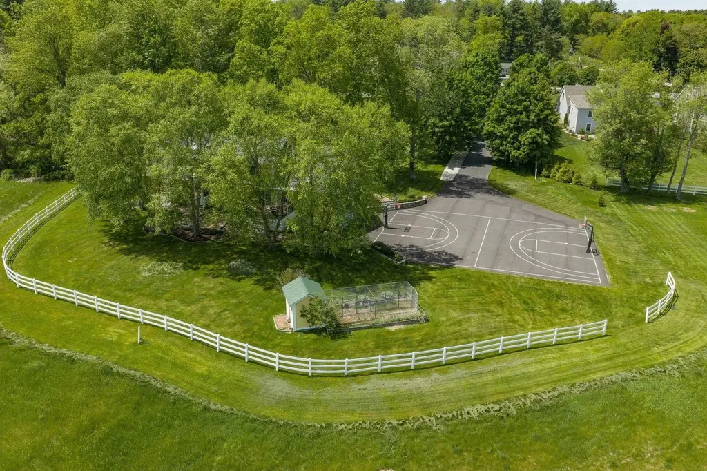 21 Willowbrook Avenue Greenland NH 03840