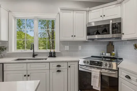 21 Willowbrook Avenue Greenland NH 03840