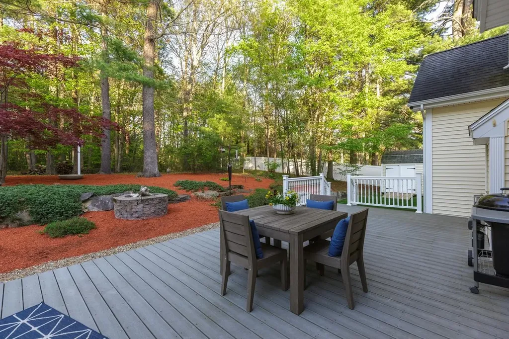 5 Glastombury Drive Sandown NH 03873