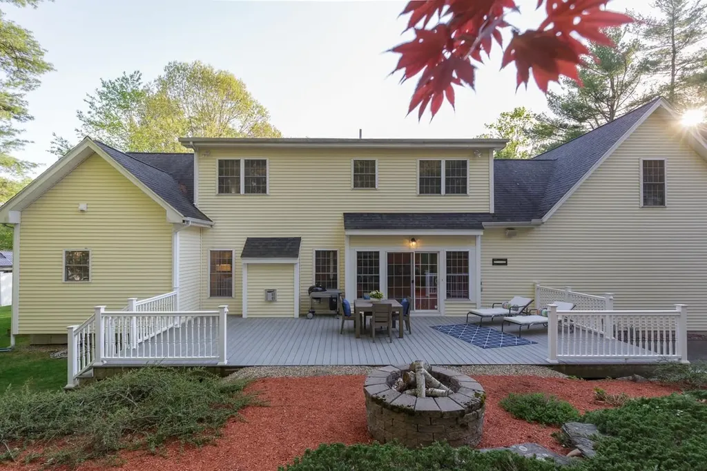 5 Glastombury Drive Sandown NH 03873