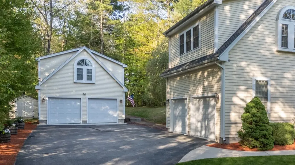 5 Glastombury Drive Sandown NH 03873