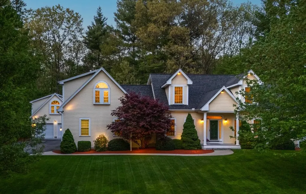 5 Glastombury Drive Sandown NH 03873