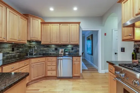 5 Glastombury Drive Sandown NH 03873