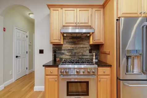 5 Glastombury Drive Sandown NH 03873
