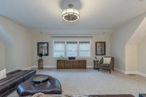 5 Glastombury Drive Sandown NH 03873