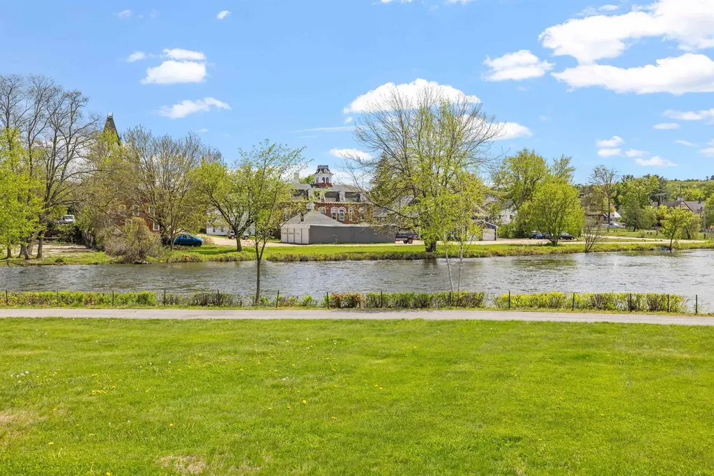 66 Landing Lane Laconia NH 03246