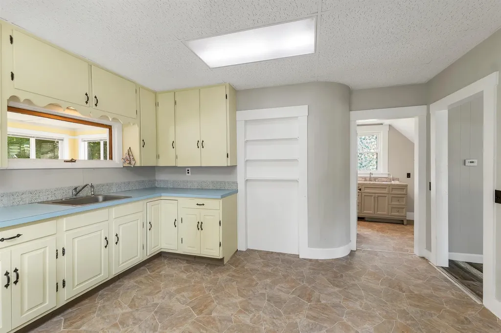 37 Merrill Street Plymouth NH 03264