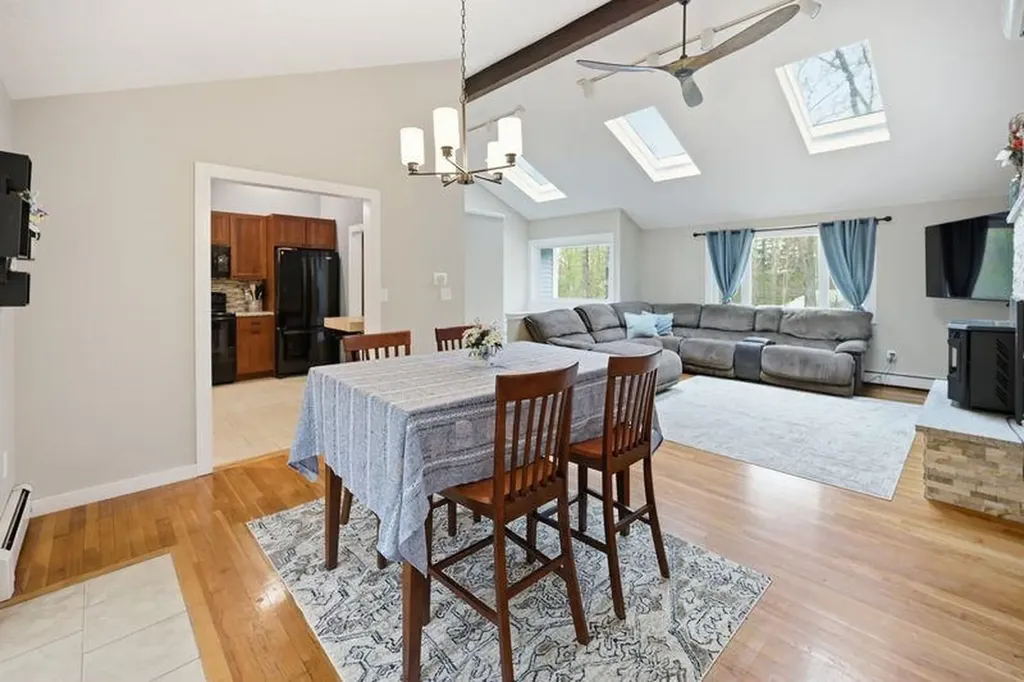 10 Hillside Road Kingston NH 03848