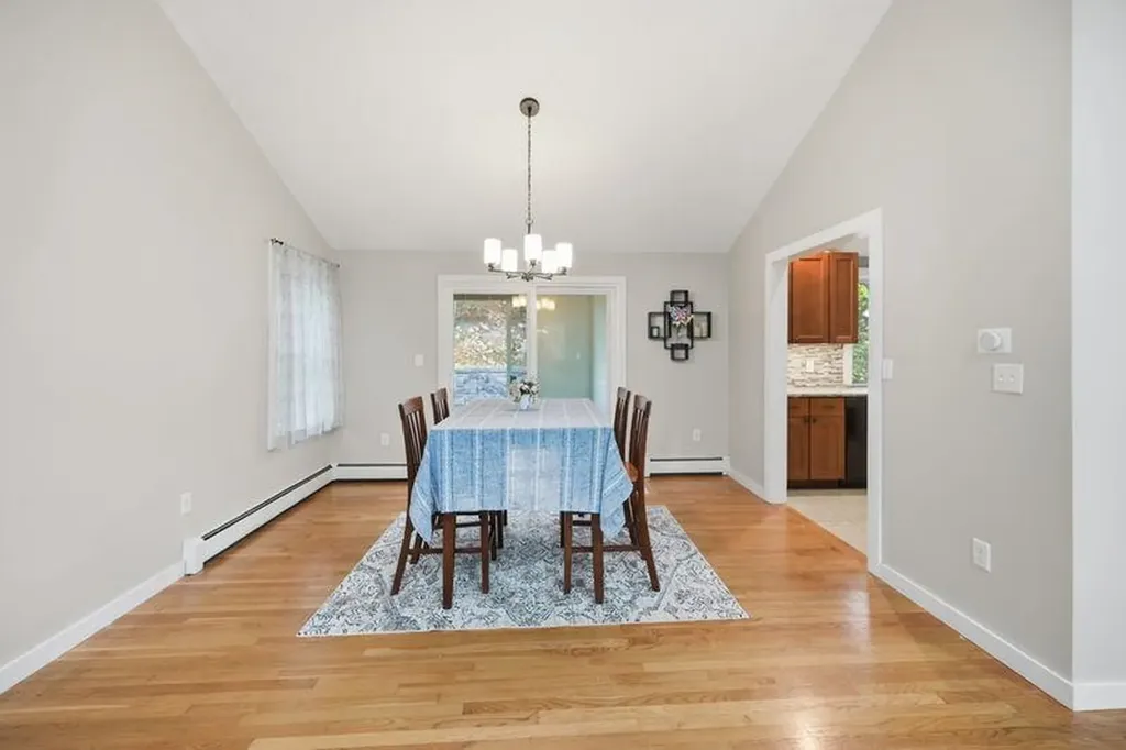 10 Hillside Road Kingston NH 03848