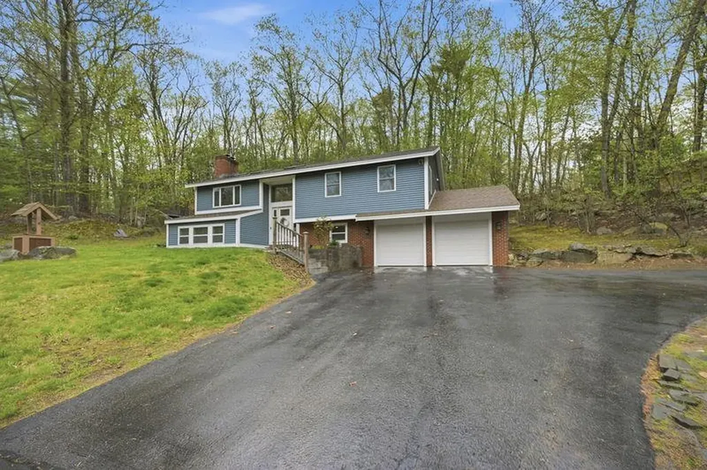 10 Hillside Road Kingston NH 03848