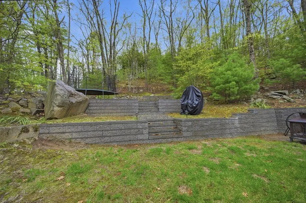 10 Hillside Road Kingston NH 03848