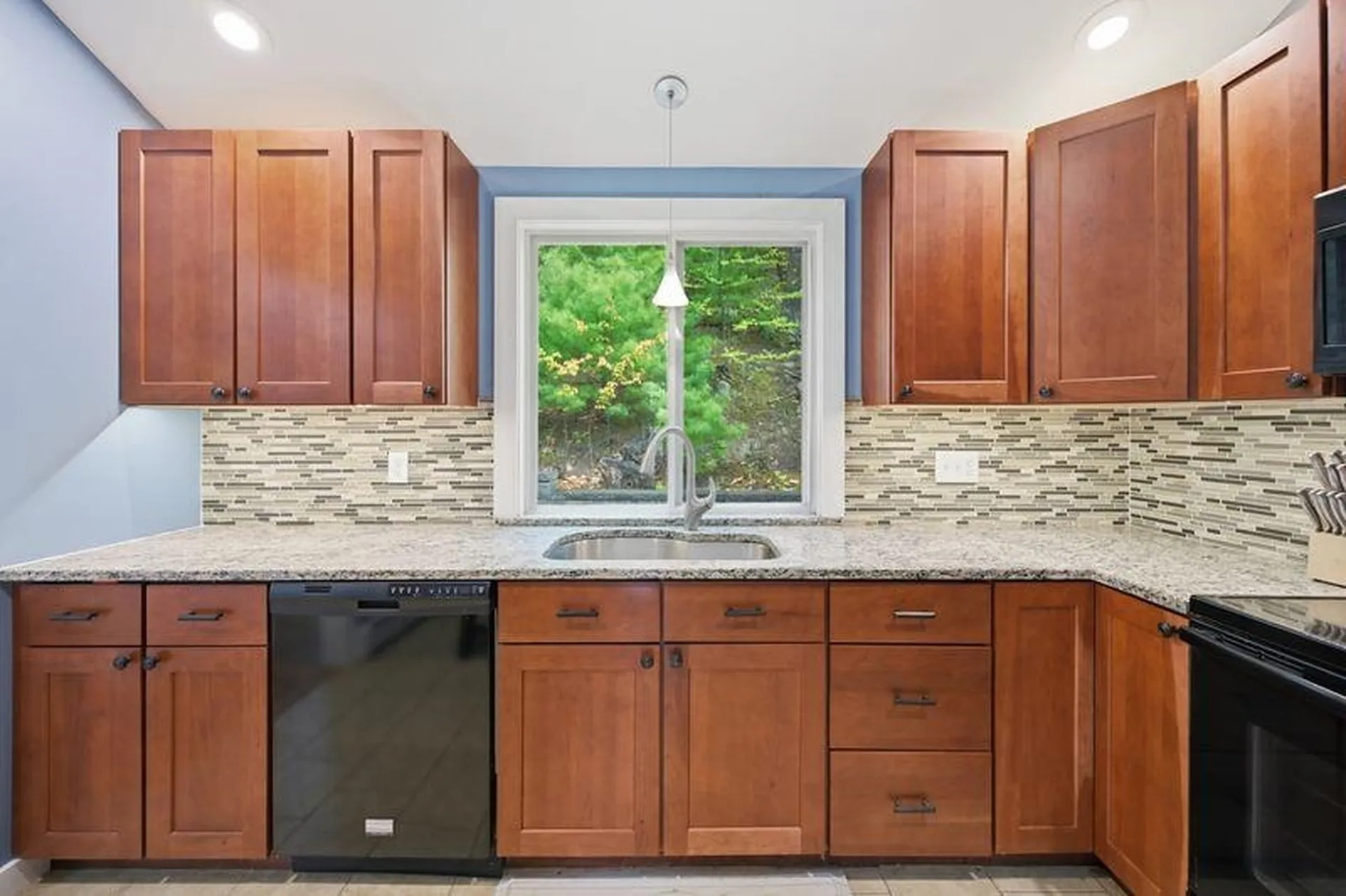 10 Hillside Road Kingston NH 03848