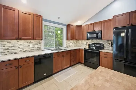 10 Hillside Road Kingston NH 03848