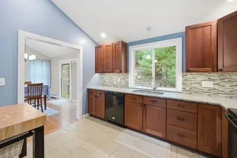 10 Hillside Road Kingston NH 03848