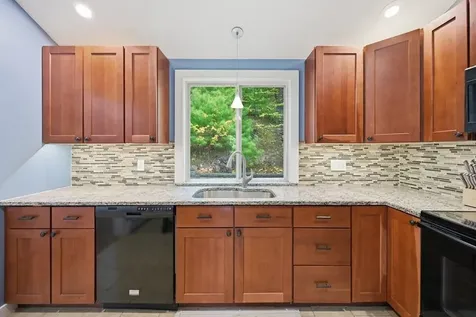 10 Hillside Road Kingston NH 03848