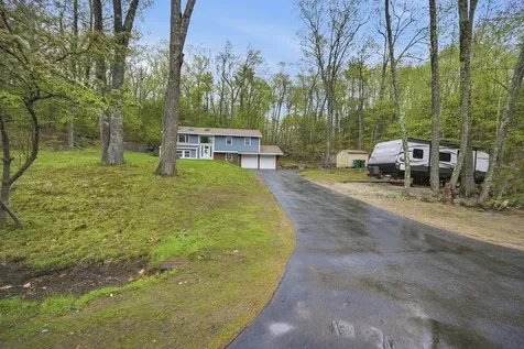 10 Hillside Road Kingston NH 03848
