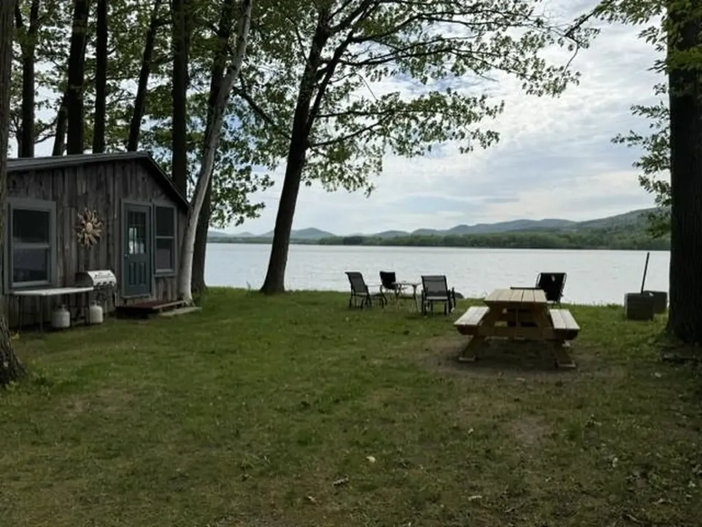 85 Island Drive Bridport VT 05734-9300
