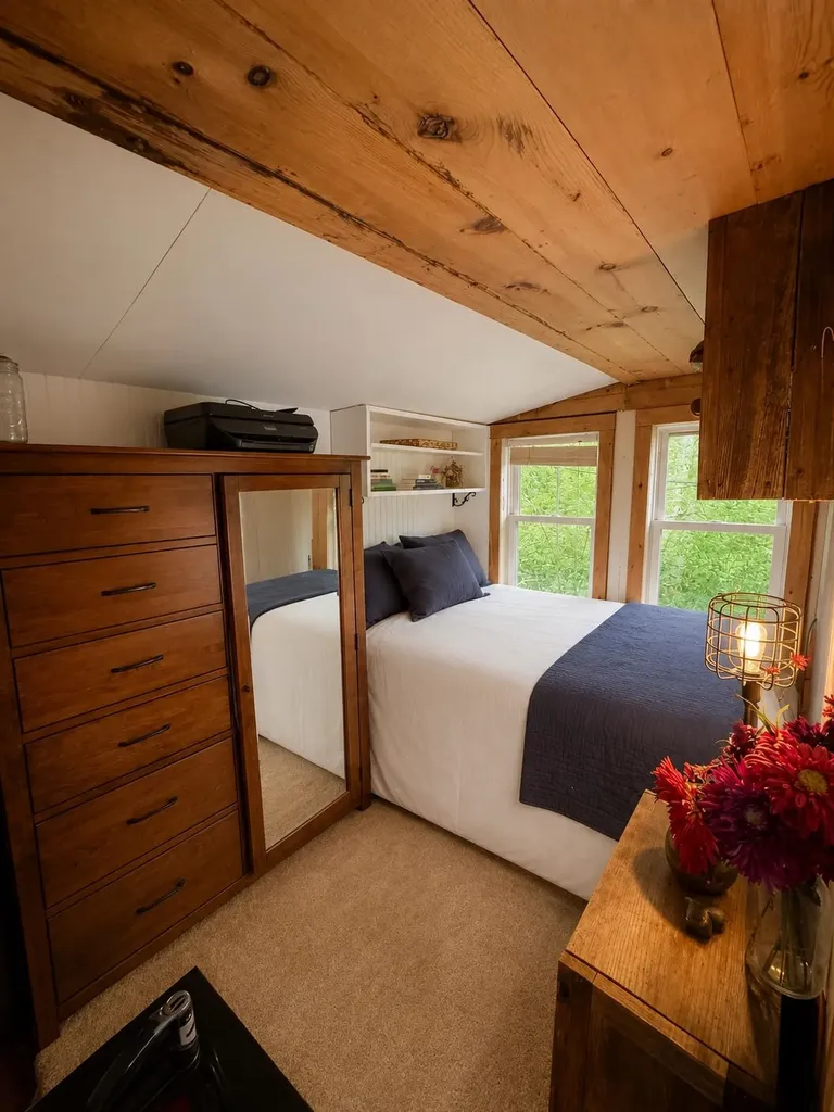 85 Island Drive Bridport VT 05734-9300