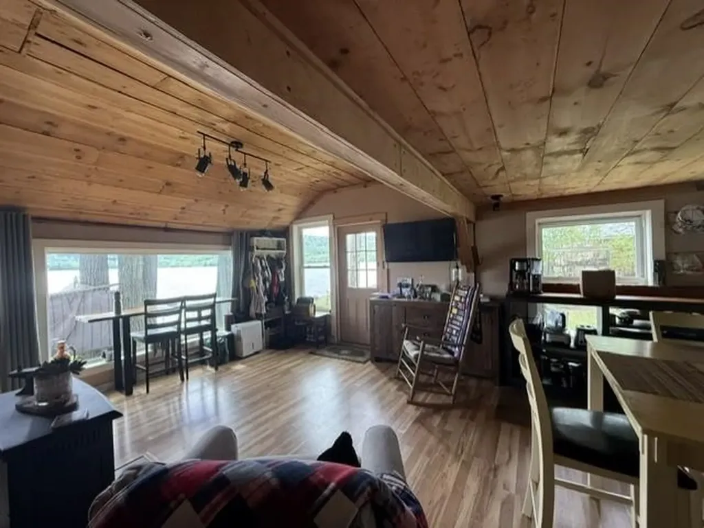 85 Island Drive Bridport VT 05734-9300