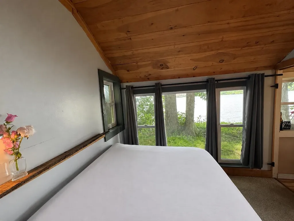 85 Island Drive Bridport VT 05734-9300