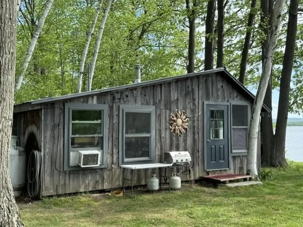 85 Island Drive Bridport VT 05734-9300