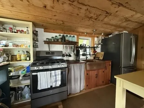 85 Island Drive Bridport VT 05734-9300