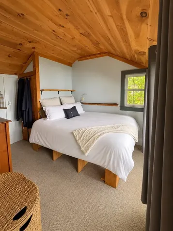 85 Island Drive Bridport VT 05734-9300