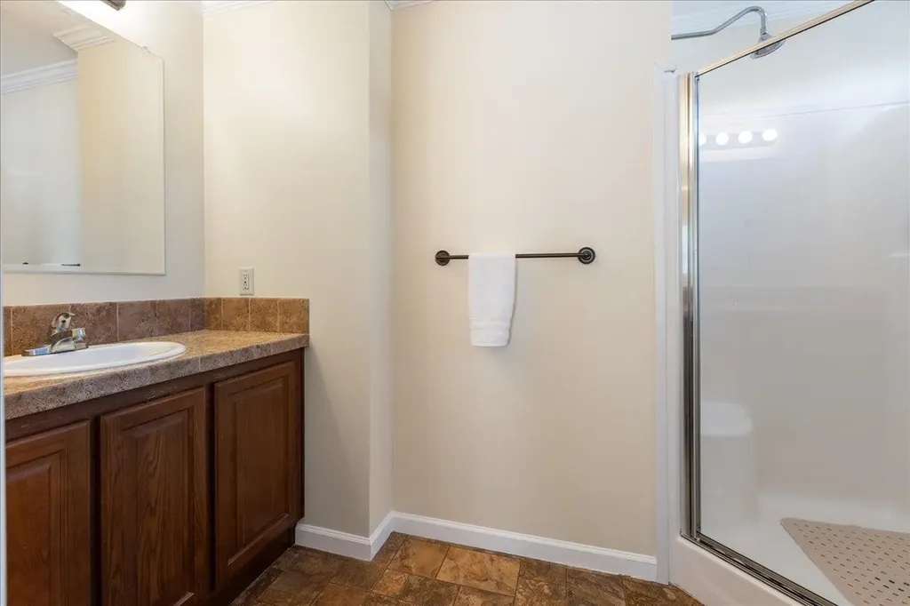 30 Eglin Boulevard Londonderry NH 03053