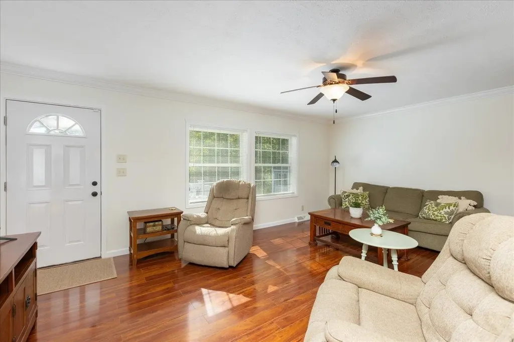 30 Eglin Boulevard Londonderry NH 03053