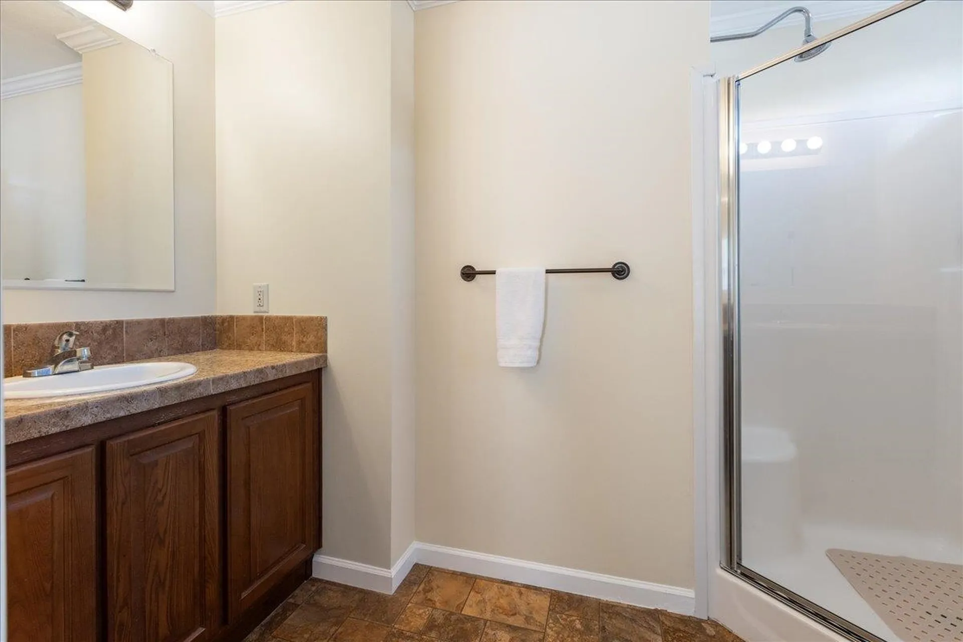 30 Eglin Boulevard Londonderry NH 03053