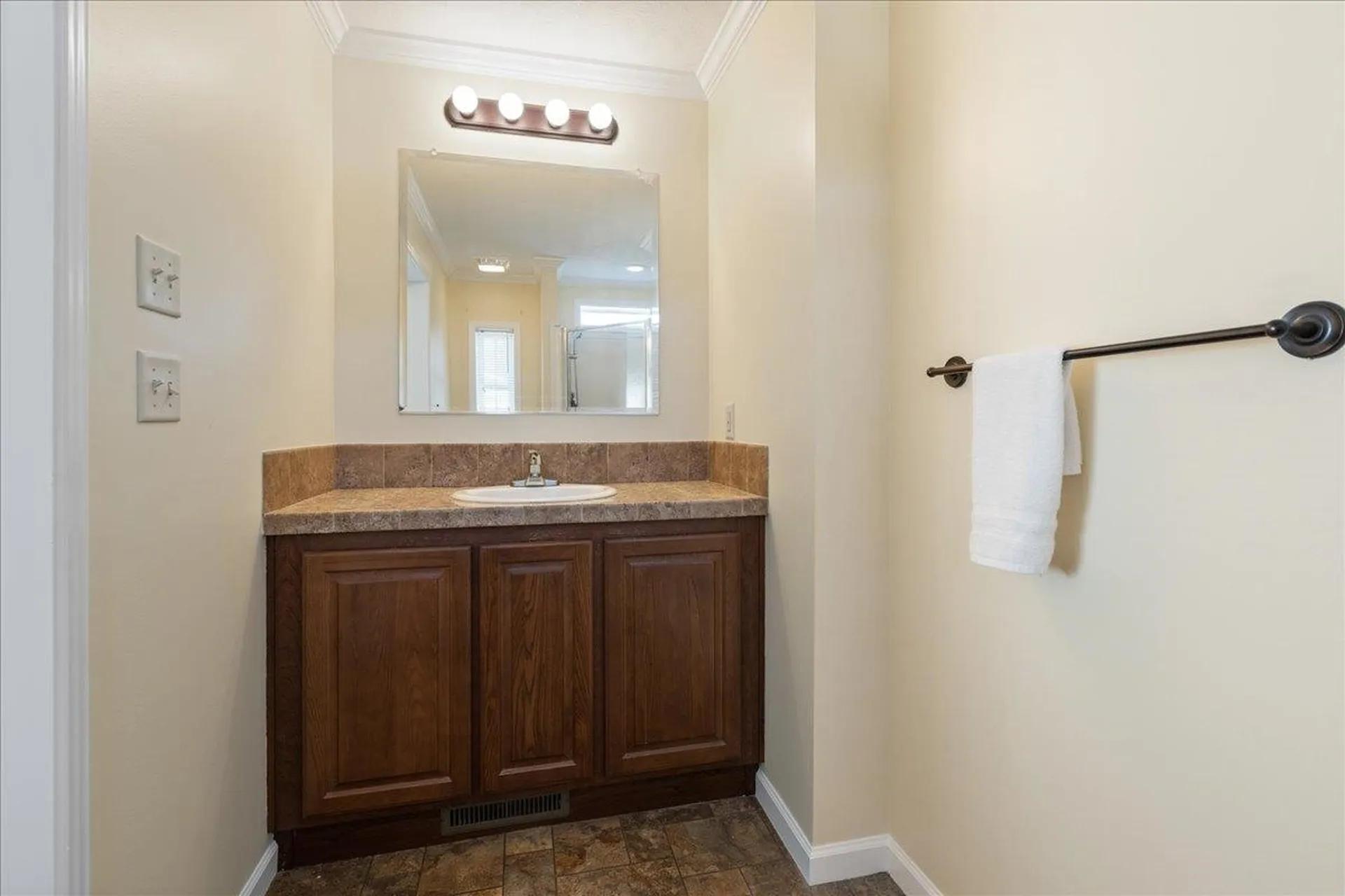 30 Eglin Boulevard Londonderry NH 03053