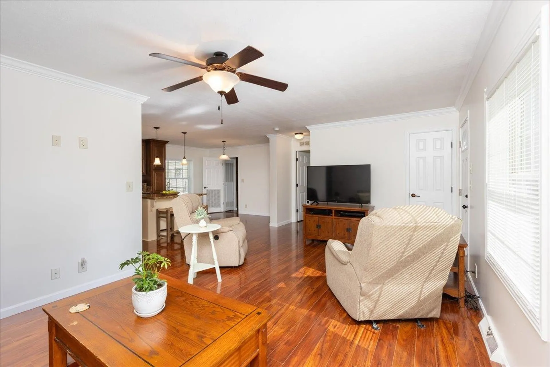 30 Eglin Boulevard Londonderry NH 03053