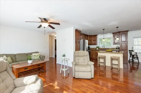 30 Eglin Boulevard Londonderry NH 03053