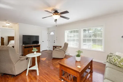30 Eglin Boulevard Londonderry NH 03053