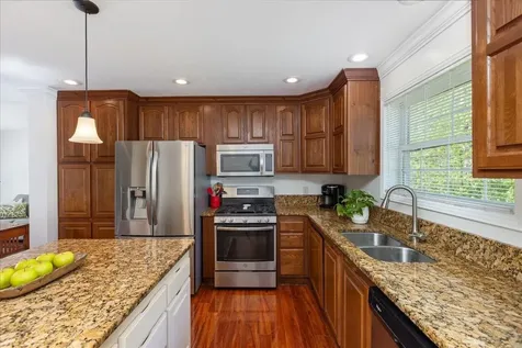 30 Eglin Boulevard Londonderry NH 03053