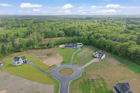 13 Stone Creek Drive Brentwood NH 03833