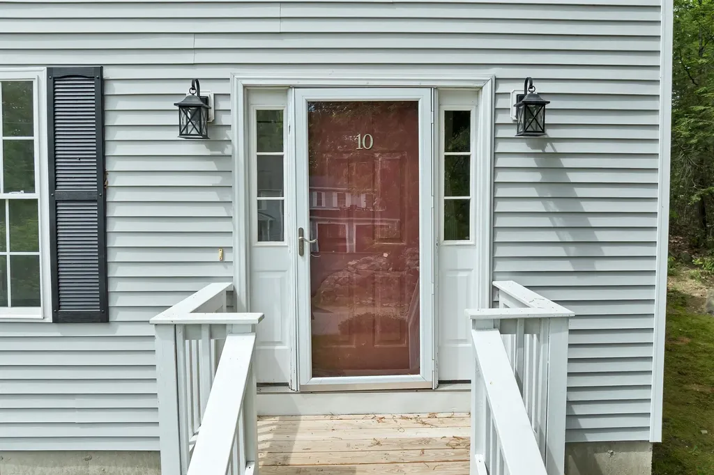 10 Edwin Lane Newmarket NH 03857