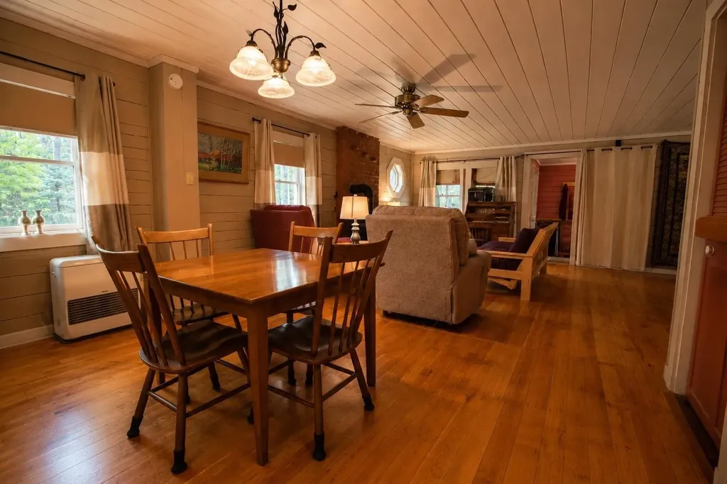 31 Stoddard Lane Freedom NH 03836