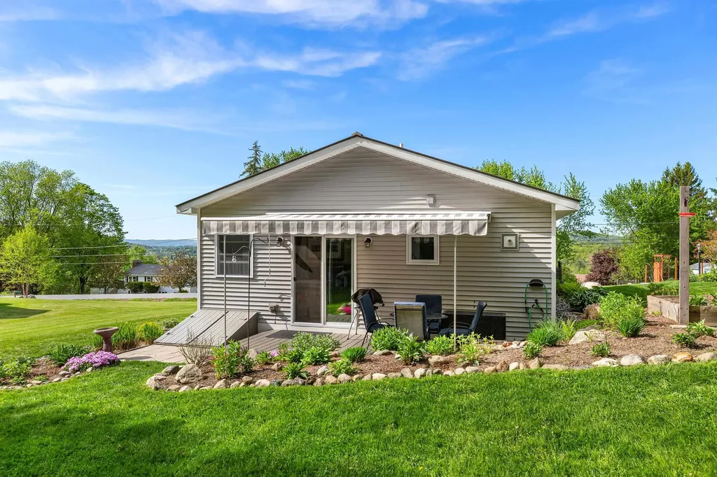 15 Hillcrest Drive Lebanon NH 03766