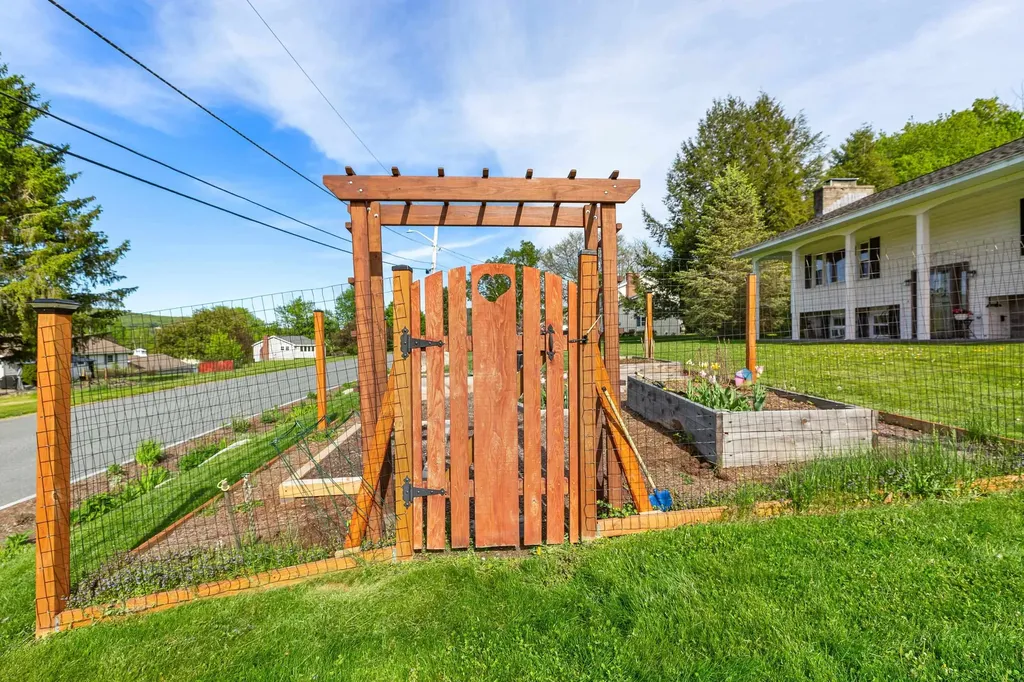 15 Hillcrest Drive Lebanon NH 03766