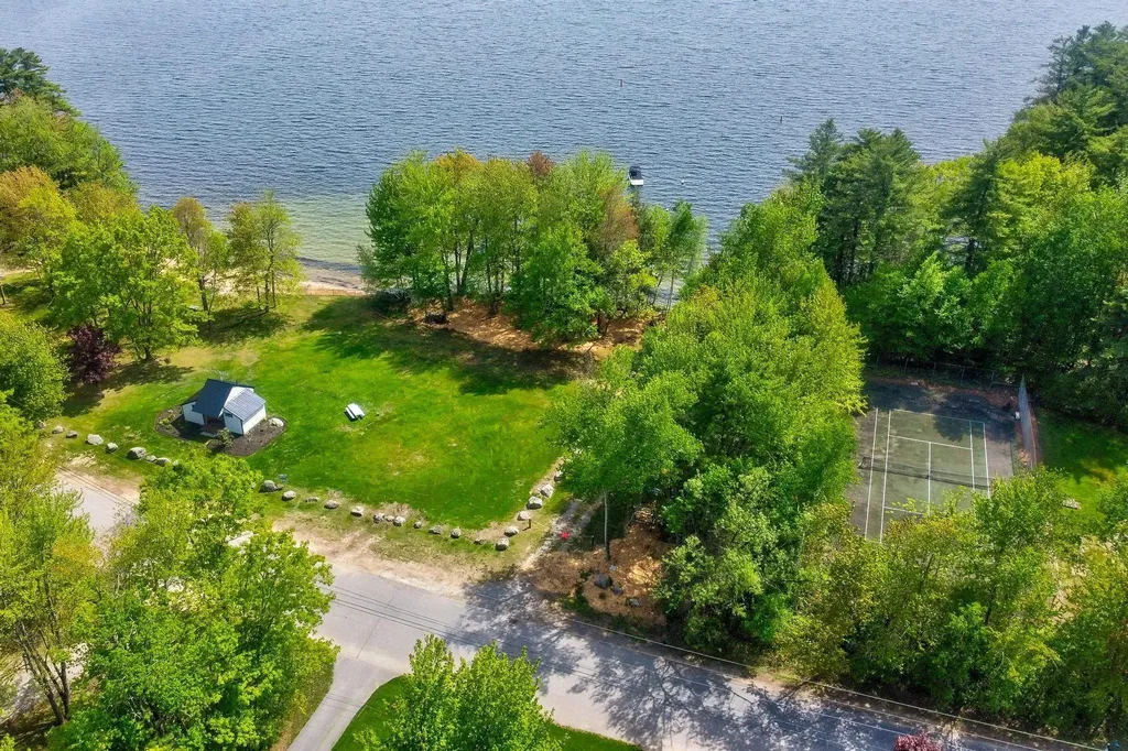 58 Penny Lane Laconia NH 03246