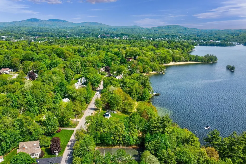 58 Penny Lane Laconia NH 03246