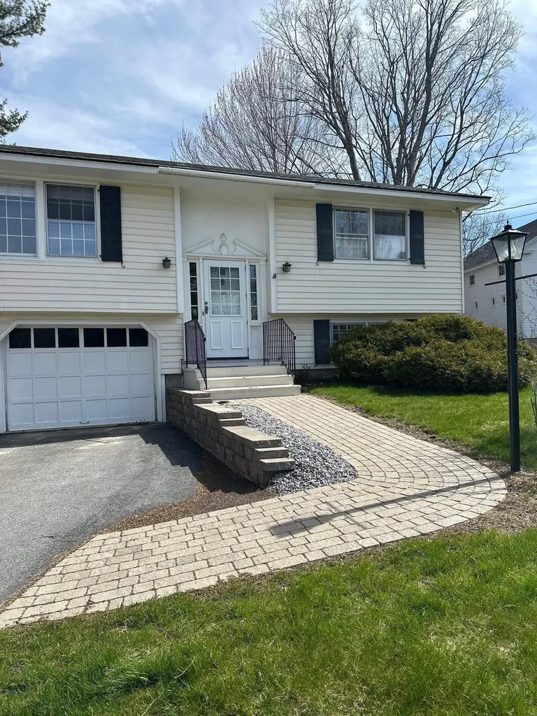38 Parkside Road New London NH 03257
