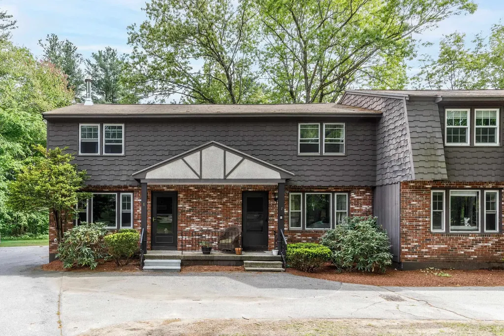 8 Midridge Circle Londonderry NH 03053