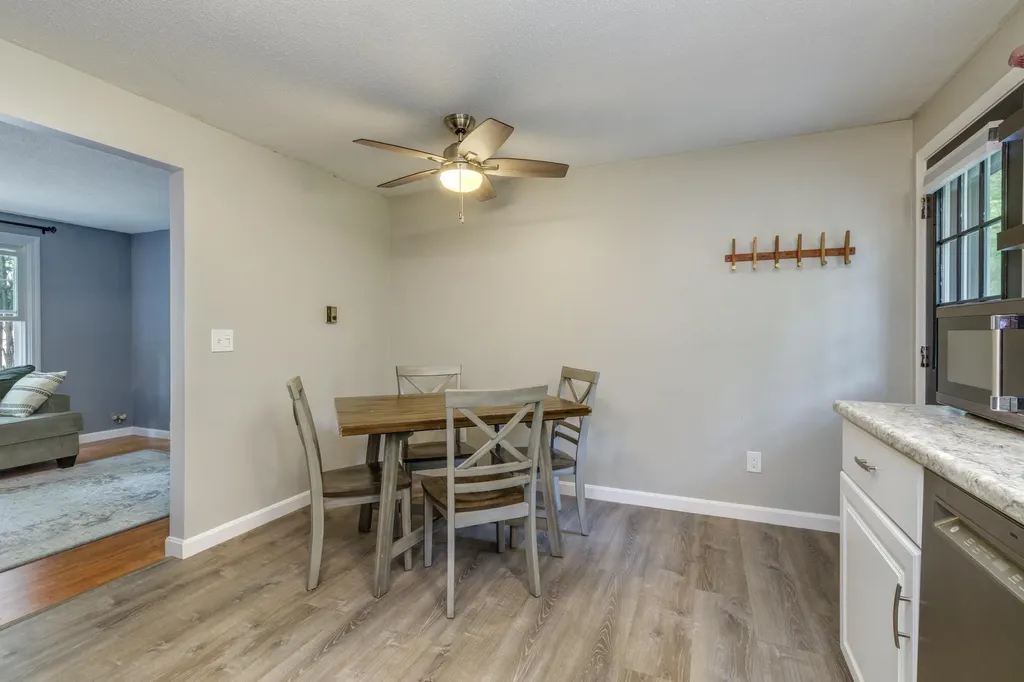 8 Midridge Circle Londonderry NH 03053